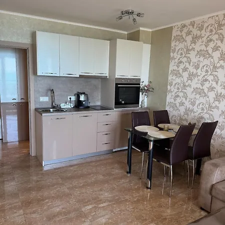Infinity Sea View Deluxe Apartment *